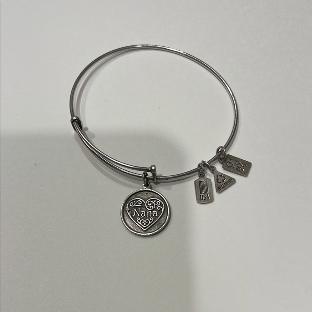 Wind & Fire Nana Love Silver Charm Bracelet USA CGC 2013 Children Reclaimed
